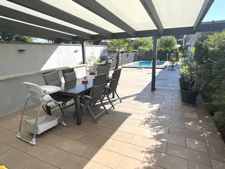 Modernisierte Doppelhaushälfte mit PV + Speicher, Pool, Wallbox, Doppelgarage und Kaufgrundstück ca. 1037 qm