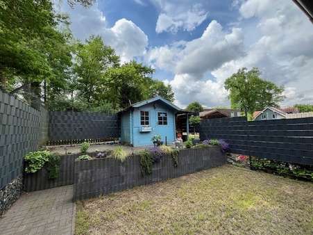 Garten mit Blick zum Gartenhaus - Reihenendhaus in 46286 Dorsten mit 97m² kaufen