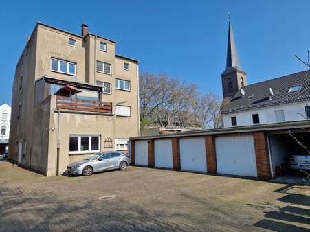 Rückansicht mit Garagenhof - Mehrfamilienhaus in 45663 Recklinghausen mit 367m² kaufen