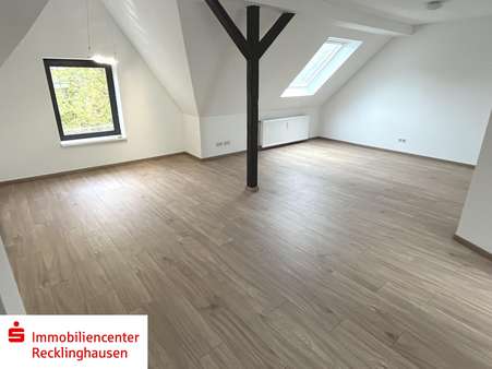 Das große Wohnzimmer Das große Wohnzimmer - Dachgeschosswohnung in 45699 Herten mit 73m² kaufen