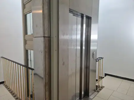 * * * Exklusives Wohnen über den Dächern der Stadt ! * * *
