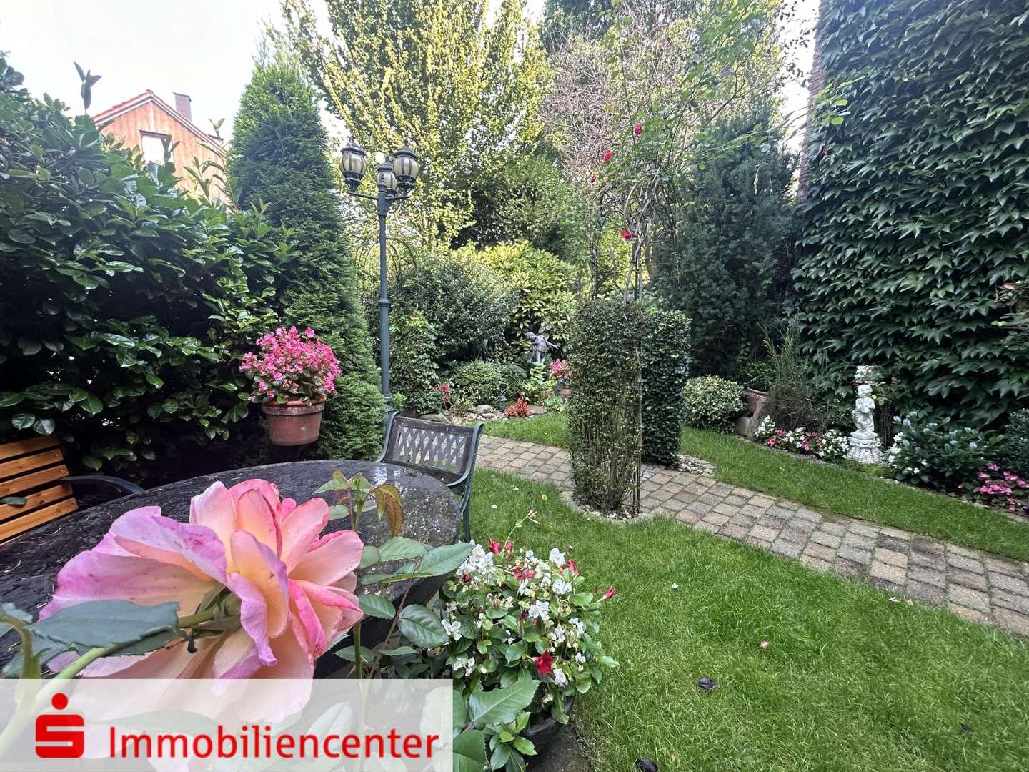 *** Maisonette-Wohnung mit Garten, Balkon und Garage ***
Zentral gelegene tolle Wohnung im Herzen von Haltern am See