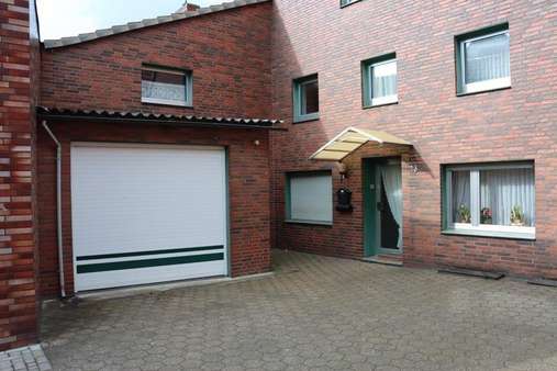 Garage und Eingangsbereich - Einfamilienhaus in 45711 Datteln mit 176m² kaufen