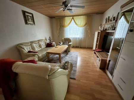 Wohnzimmer 1 OG - Mehrfamilienhaus in 45739 Oer-Erkenschwick mit 320m² als Kapitalanlage kaufen