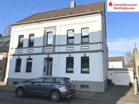 Die Straßenansicht - Erdgeschosswohnung in 44629 Herne mit 167m² kaufen