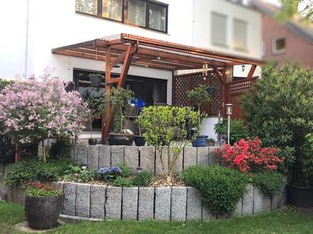 Die Terrasse samt Überdachung - Erdgeschosswohnung in 44629 Herne mit 167m² kaufen