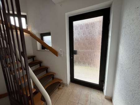 EG - Eingangstür - Treppenhaus - Reihenmittelhaus in 46282 Dorsten mit 152m² kaufen