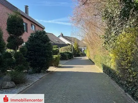 Erdgeschosswohnung - Haus im Haus - mit Garten in schöner ruhiger Lage im Stadtsfeld!