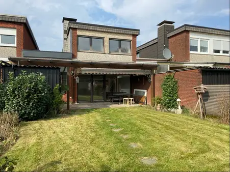 Reihmittelhaus mit Garage und Garten
