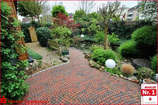 Garten mit Teich Garten mit Teich - Einfamilienhaus in 44651 Herne mit 451m² kaufen