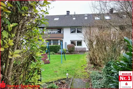 Zweifamilienhaus
mit eigenem Garten 
und Garage