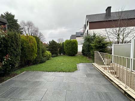Terrasse mit Garten - Reihenmittelhaus in 44379 Dortmund mit 157m² kaufen