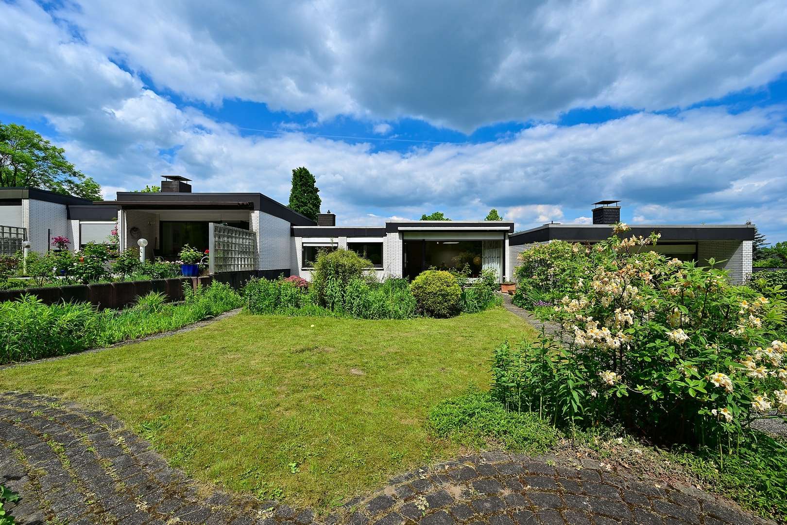 Ansicht Garten - Bungalow in 44229 Dortmund mit 141m² kaufen