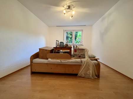Schlafzimmer - Souterrain-Wohnung in 44289 Dortmund mit 97m² kaufen