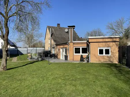 Saniertes Einfamilienhaus mit separater Einliegerwohnung 