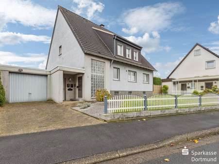 Ansicht Straße - Zweifamilienhaus in 44319 Dortmund mit 180m² kaufen