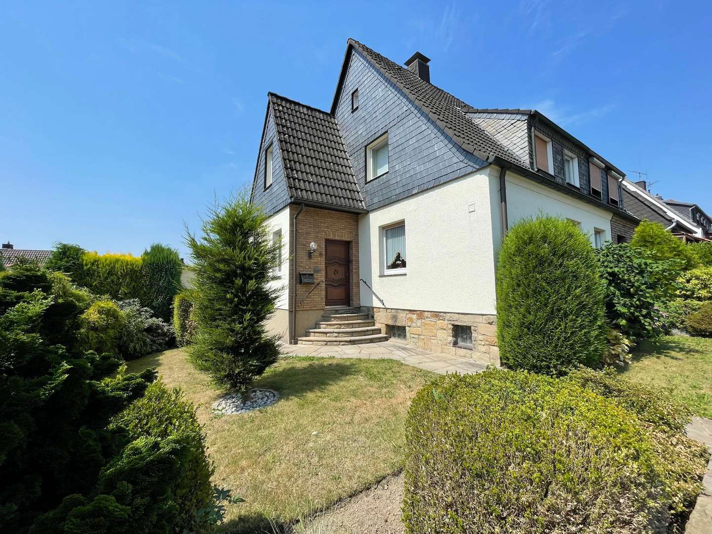 Straßenansicht - Doppelhaushälfte in 44267 Dortmund mit 134m² günstig kaufen