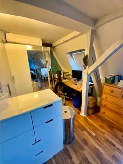 Arbeitsplatz im Schlafzimmer - Maisonette-Wohnung in 44139 Dortmund mit 104m² kaufen
