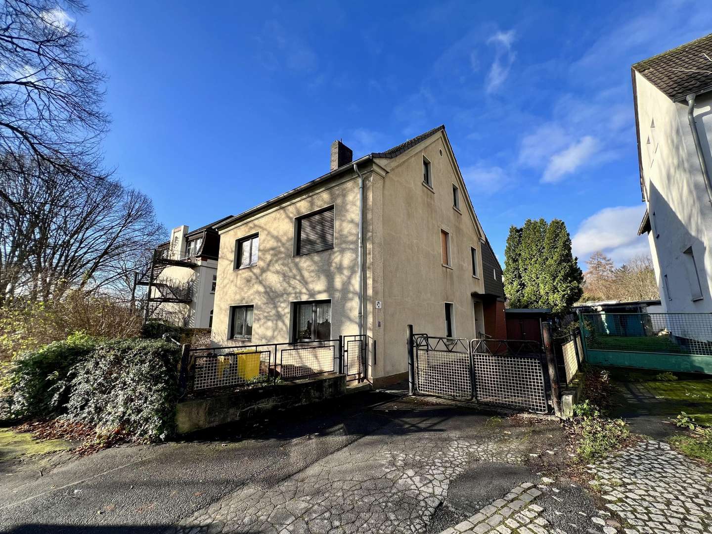Ansicht Hausfront - Mehrfamilienhaus in 44263 Dortmund mit 192m² kaufen