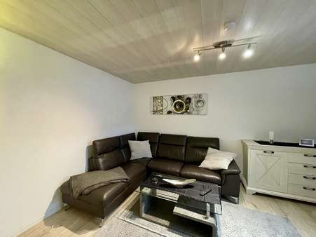 Wohnzimmer mit Arbeitsplatz Apartment Hinterhofgebäude - Mehrfamilienhaus in 44143 Dortmund mit 451m² kaufen