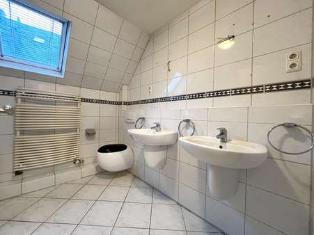 Badezimmer - Doppelhaushälfte in 44287 Dortmund mit 155m² kaufen