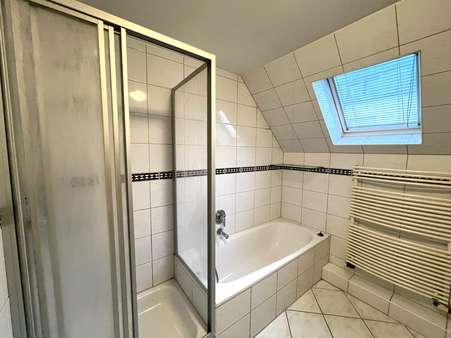 Badezimmer - Doppelhaushälfte in 44287 Dortmund mit 155m² kaufen