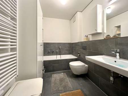 Badezimmer 1 - Etagenwohnung in 44263 Dortmund mit 100m² kaufen