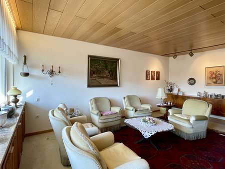 Wohnzimmer - Etagenwohnung in 44139 Dortmund mit 85m² kaufen