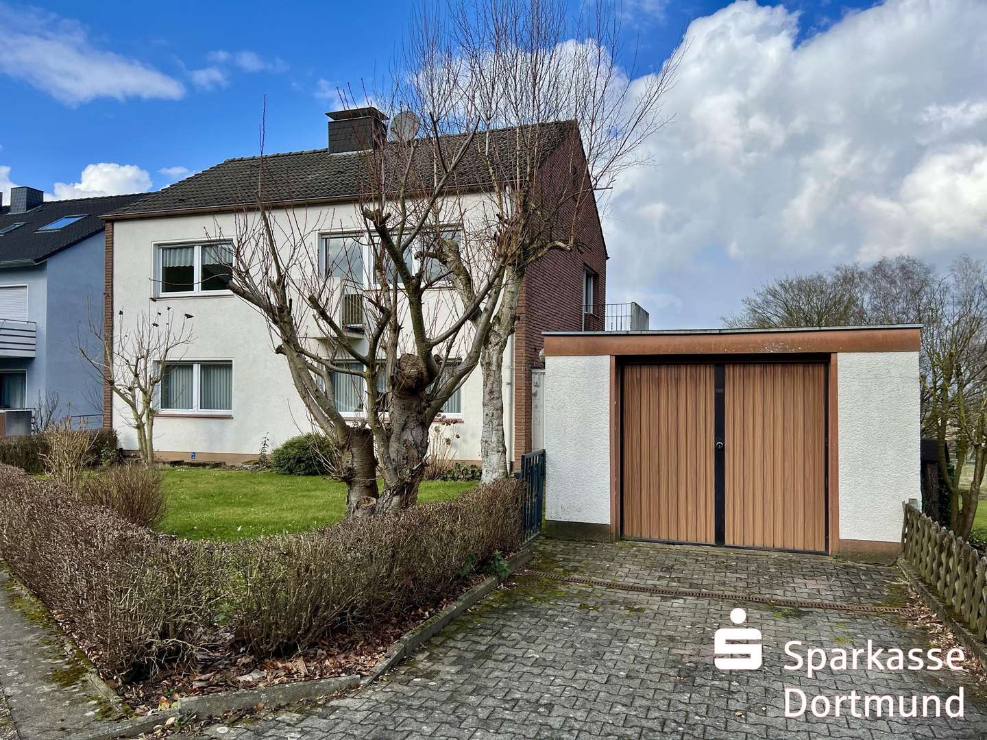 Vorderansicht / Garage / Stellplatz - Zweifamilienhaus in 44289 Dortmund mit 128m² kaufen