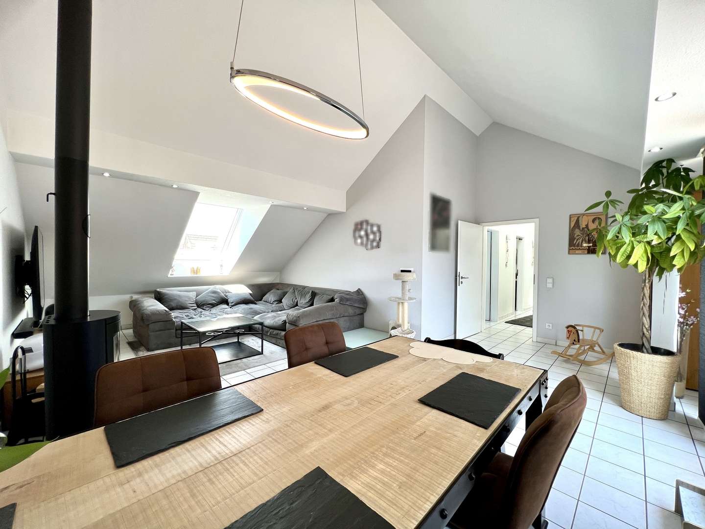 Wohn- und Essbereich - Dachgeschosswohnung in 44229 Dortmund mit 107m² kaufen