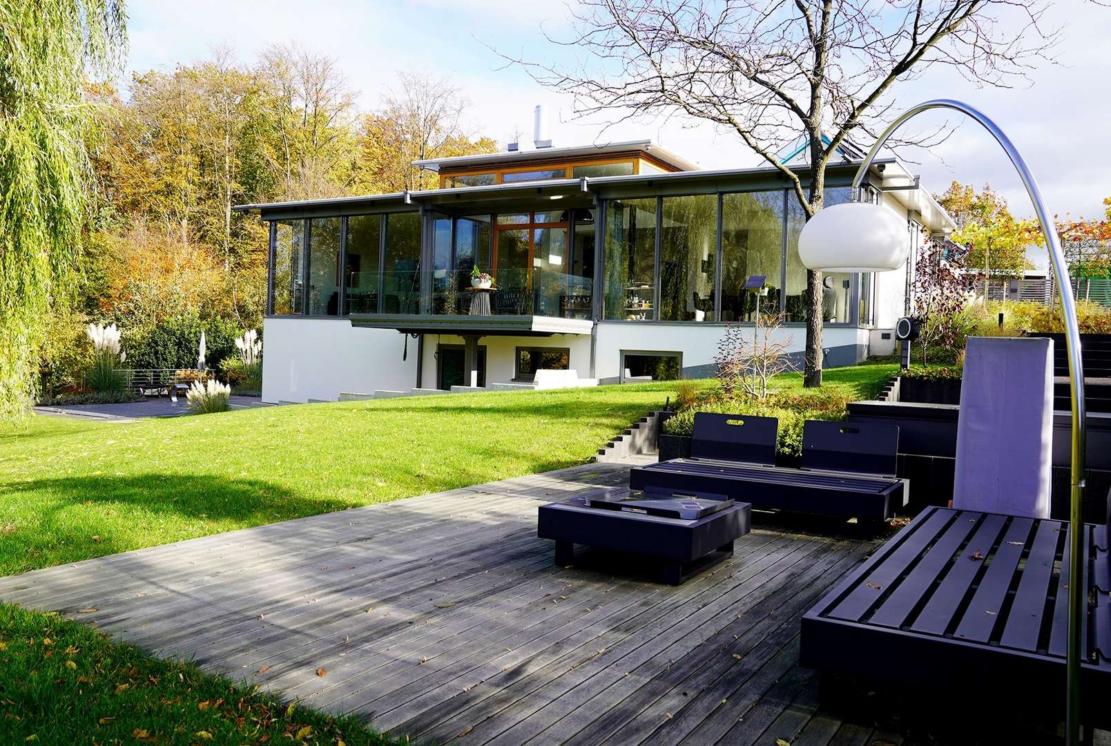 Rückseite mit einer Terrasse - Einfamilienhaus in 44227 Dortmund mit 294m² kaufen
