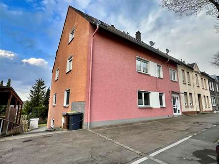 Ansicht Hausfront - Etagenwohnung in 44269 Dortmund mit 137m² kaufen