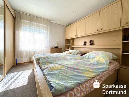 Schlafzimmer - Etagenwohnung in 44328 Dortmund mit 75m² kaufen