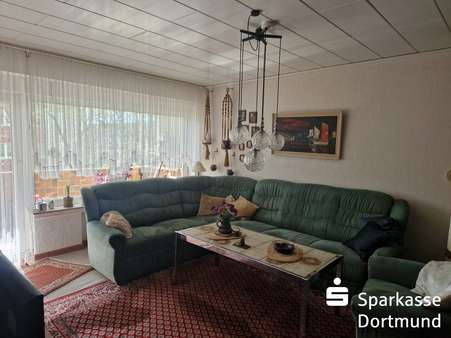 Wohnzimmer - Etagenwohnung in 44328 Dortmund mit 75m² kaufen