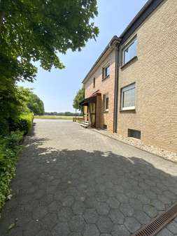hier können Ihre Fahrzeuge stehen.... - Reihenendhaus in 59379 Selm mit 118m² kaufen