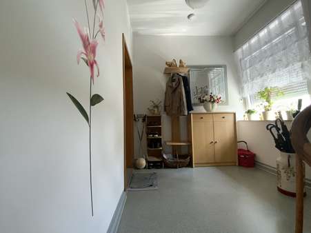 Treppenhaus mit Platz für die Garderobe - Etagenwohnung in 44536 Lünen mit 85m² kaufen