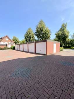 eine Garage gehört zur ETW....den Fahrradraum begehen Sie über die Seitentür - Etagenwohnung in 59379 Selm mit 81m² kaufen