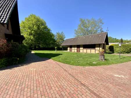 Garage mit überdachtem Freisitz Garage mit überdachtem Freisitz - Zweifamilienhaus in 59368 Werne mit 233m² kaufen