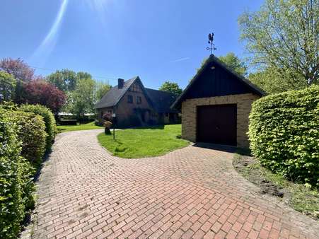 Zufahrt Garage und Wohnhaus Zufahrt Garage und Wohnhaus - Zweifamilienhaus in 59368 Werne mit 233m² kaufen