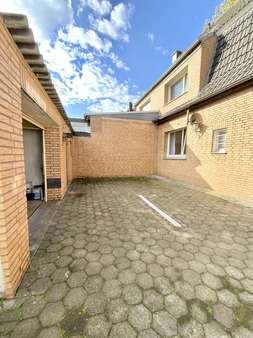 der Innenhof mit Garage u. Abstellraum - Doppelhaushälfte in 59379 Selm mit 79m² kaufen