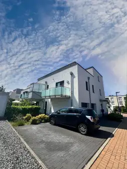 Seltene Chance in Top-Lage - Moderne Erdgeschosswohnung in KfW70-Haus