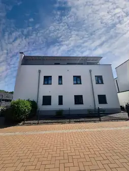 Seltene Chance in Top-Lage - Moderne Erdgeschosswohnung in KfW70-Haus