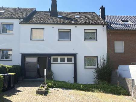 Ansicht mit Stellplatz Ansicht mit Stellplatz - Wohnung in 58730 Fröndenberg mit 130m² kaufen