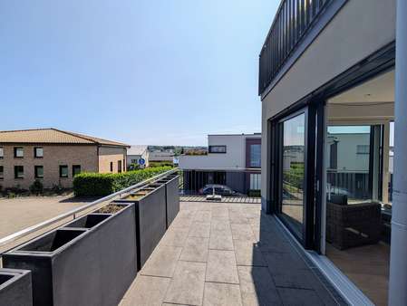 Balkonterrasse - Blick zum Phoenixsee Balkonterrasse - Blick zum Phoenixsee - Etagenwohnung in 44263 Dortmund mit 92m² kaufen