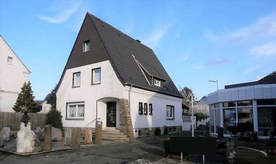 Ansicht Wohnhaus und Ausstellung - Werkstatt in 59174 Kamen mit 155m² kaufen