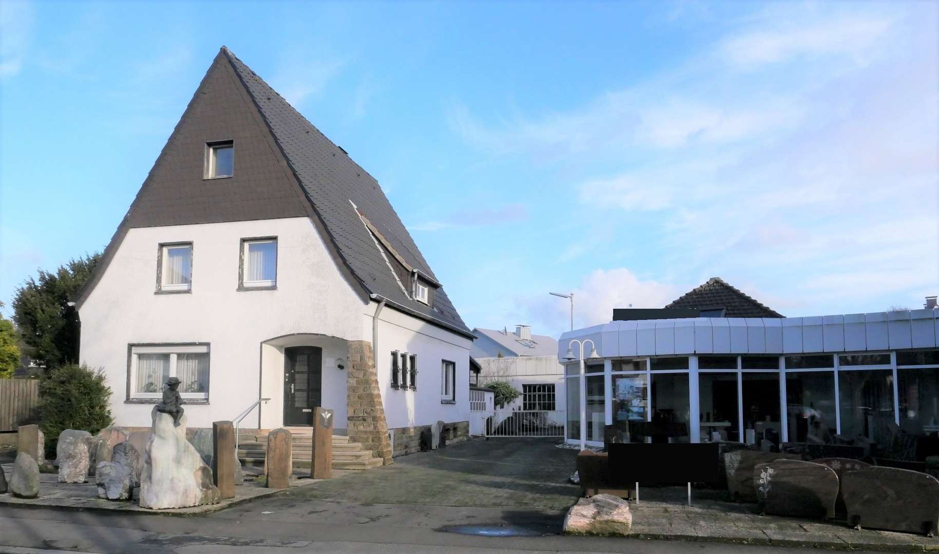 Wohnhaus mit Ausstellung und Hofzufahrt - Werkstatt in 59174 Kamen mit 155m² kaufen