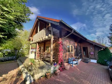 Gepflegtes Vollholzhaus in ruhiger Lage von Bösperde