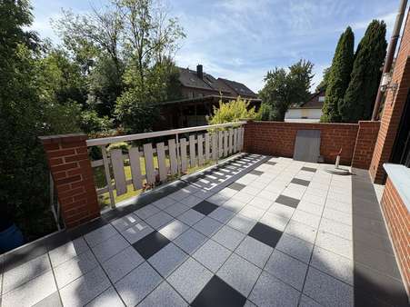 Terrasse mit Treppe zum Garten Terrasse mit Treppe zum Garten - Reiheneckhaus in 59174 Kamen mit 98m² kaufen