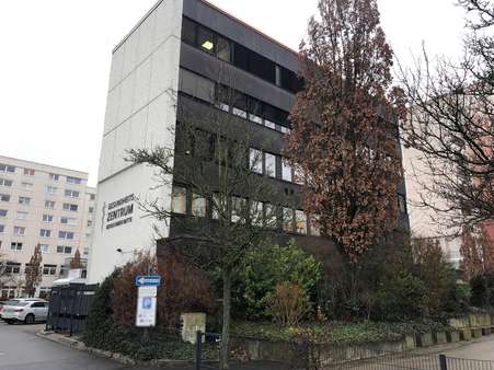 Seitenblick auf den Gebäudekomplex - Büro in 59192 Bergkamen mit 179m² günstig kaufen