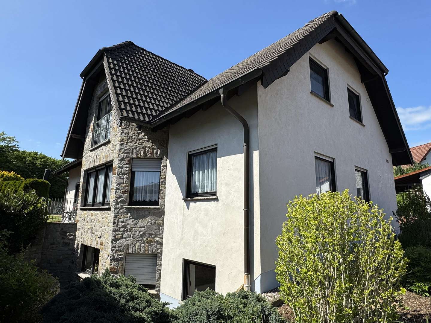 Ansicht von Süd-Osten - Zweifamilienhaus in 58638 Iserlohn mit 185m² kaufen
